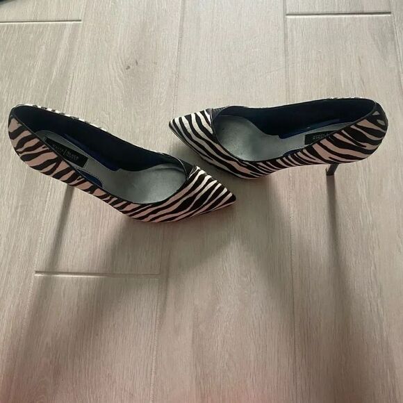 White House Black Market Zebra Size 8 Heels - Picture 5 of 12